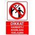 Dikkat Hareketli Kısımlara Yaklaşma Levhası 25x35 cm