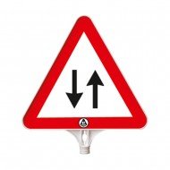 Üçgen Uyari Levhasi (Iki Yönlü)